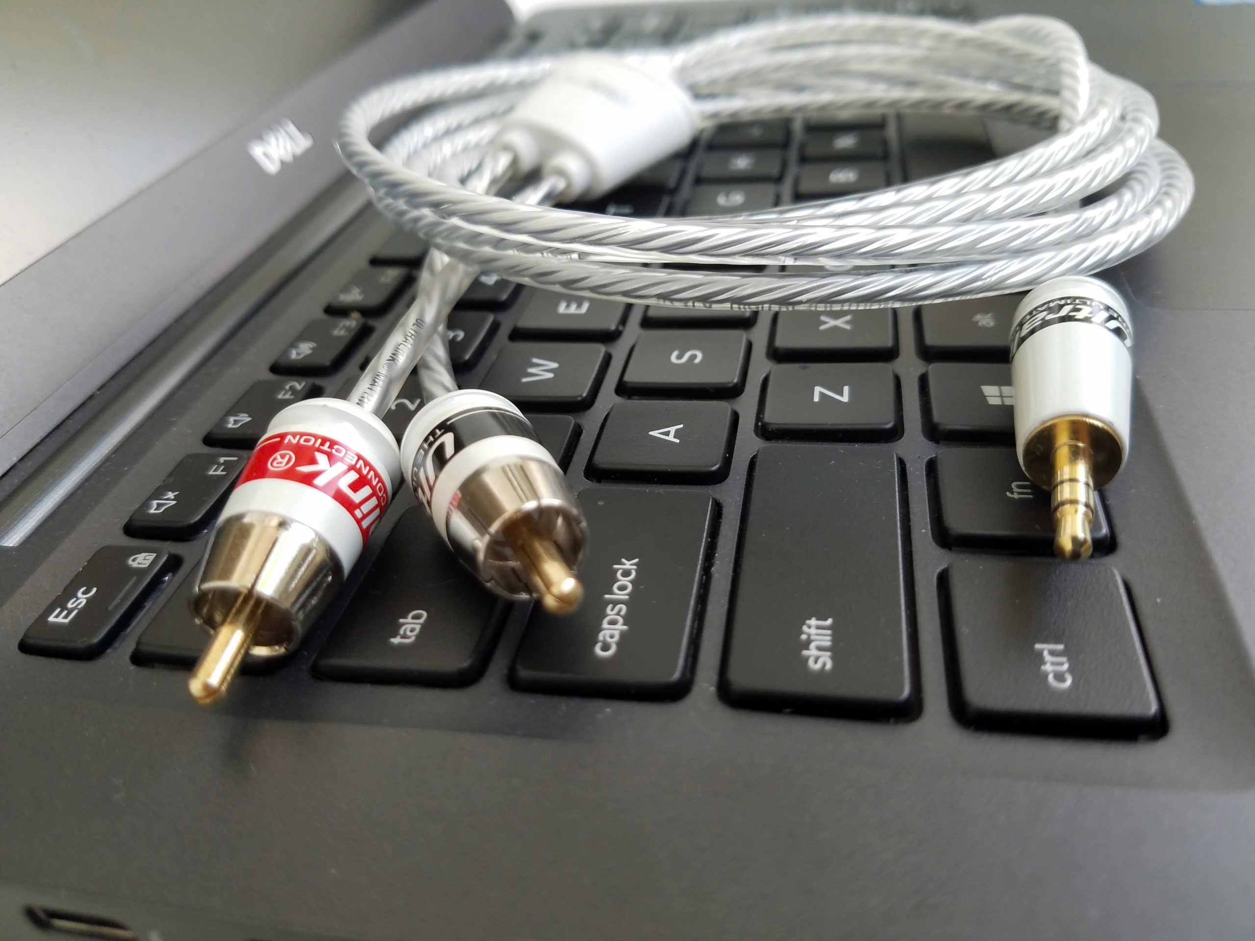 day-tin-hieu-35-ra-2-av-ultralink-chat-lieu-ma-bac-2962